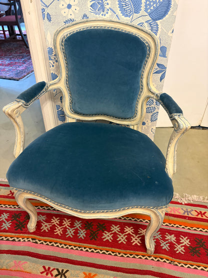 VELVET CHAIR