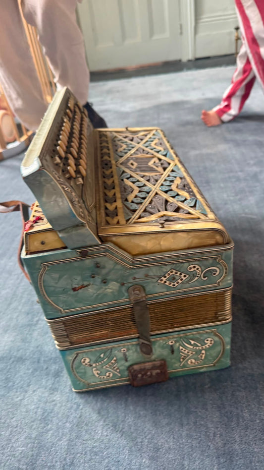 FRENCH ACCORDION