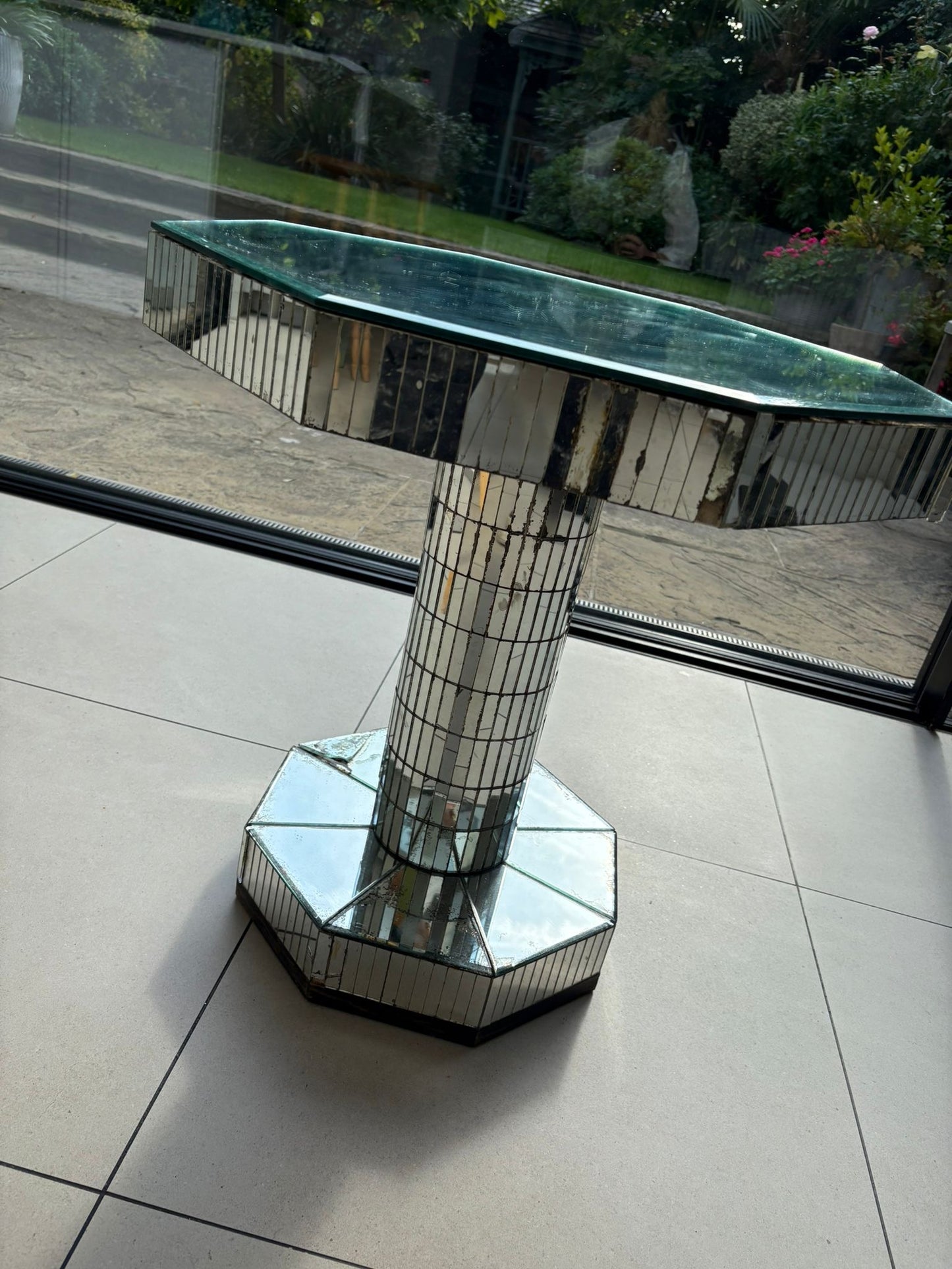 MIRROR TABLE
