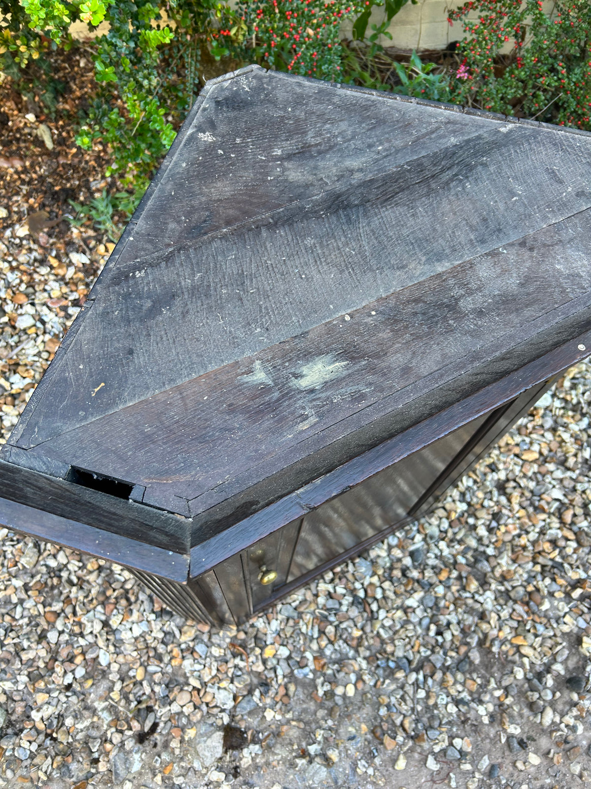 CORNER CABINET