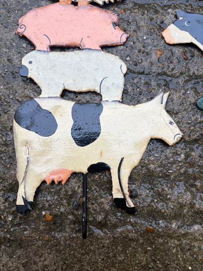 ANIMAL PEGS