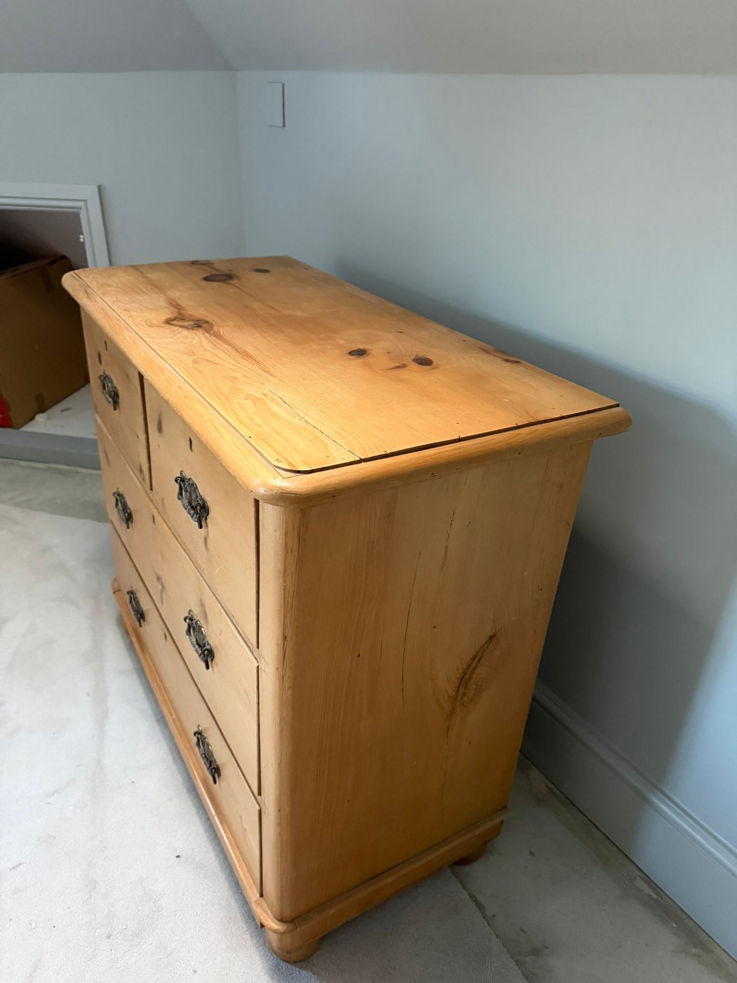 CHEST OF DRAWERS
