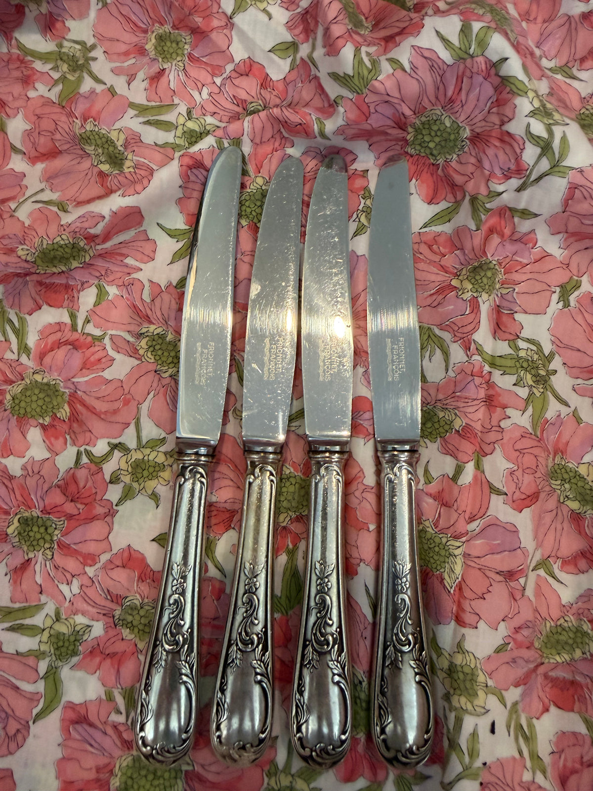 KNIVES