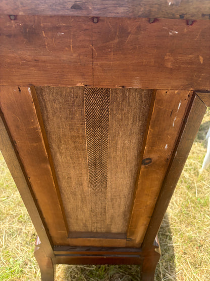 ANTIQUE CHAIR