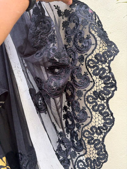 5 BLACK AND WHITE SCARVES