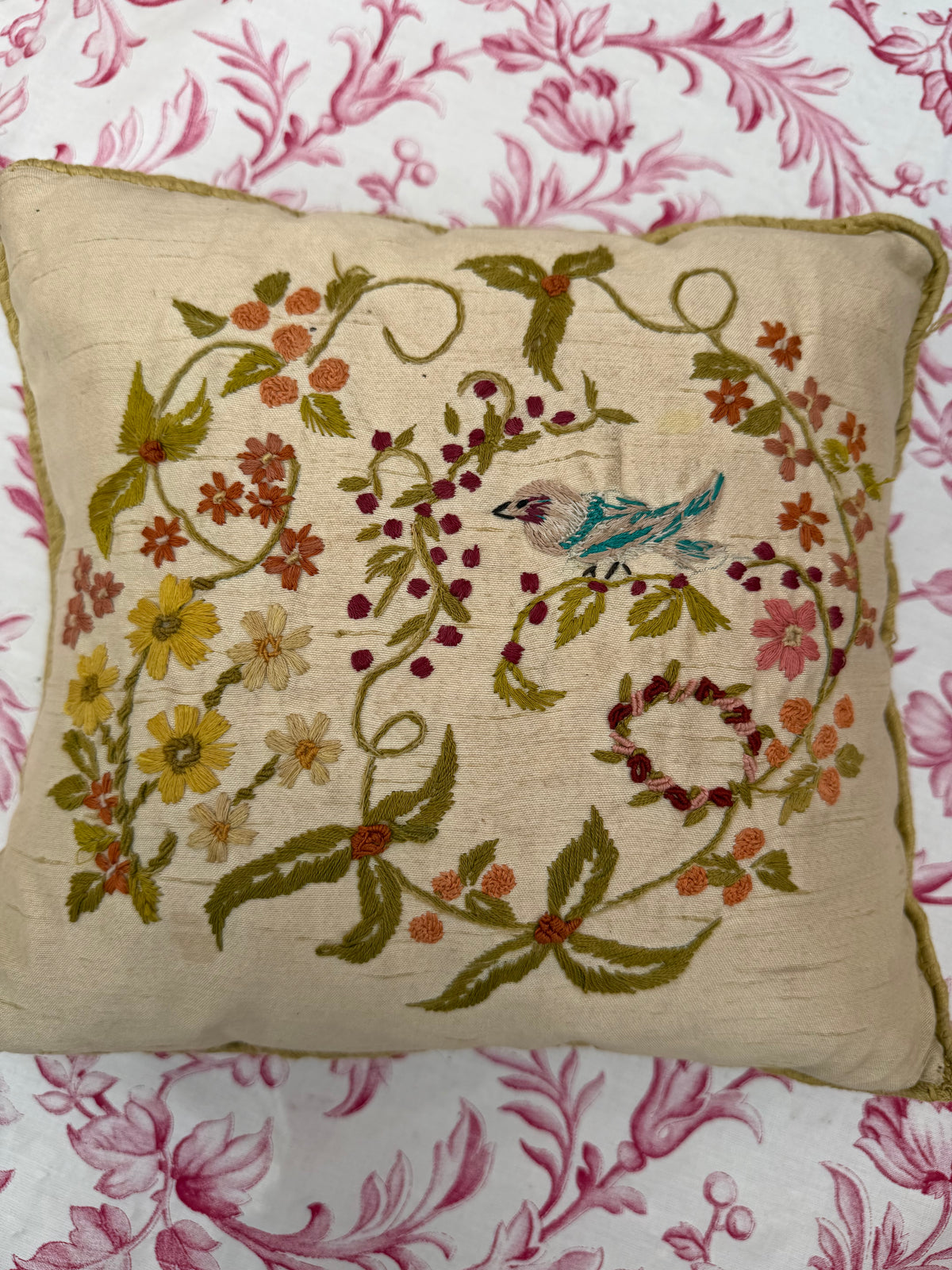SMALL CUSHION