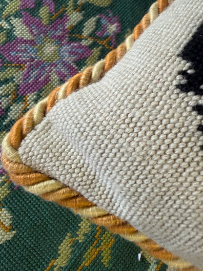 CUSHION
