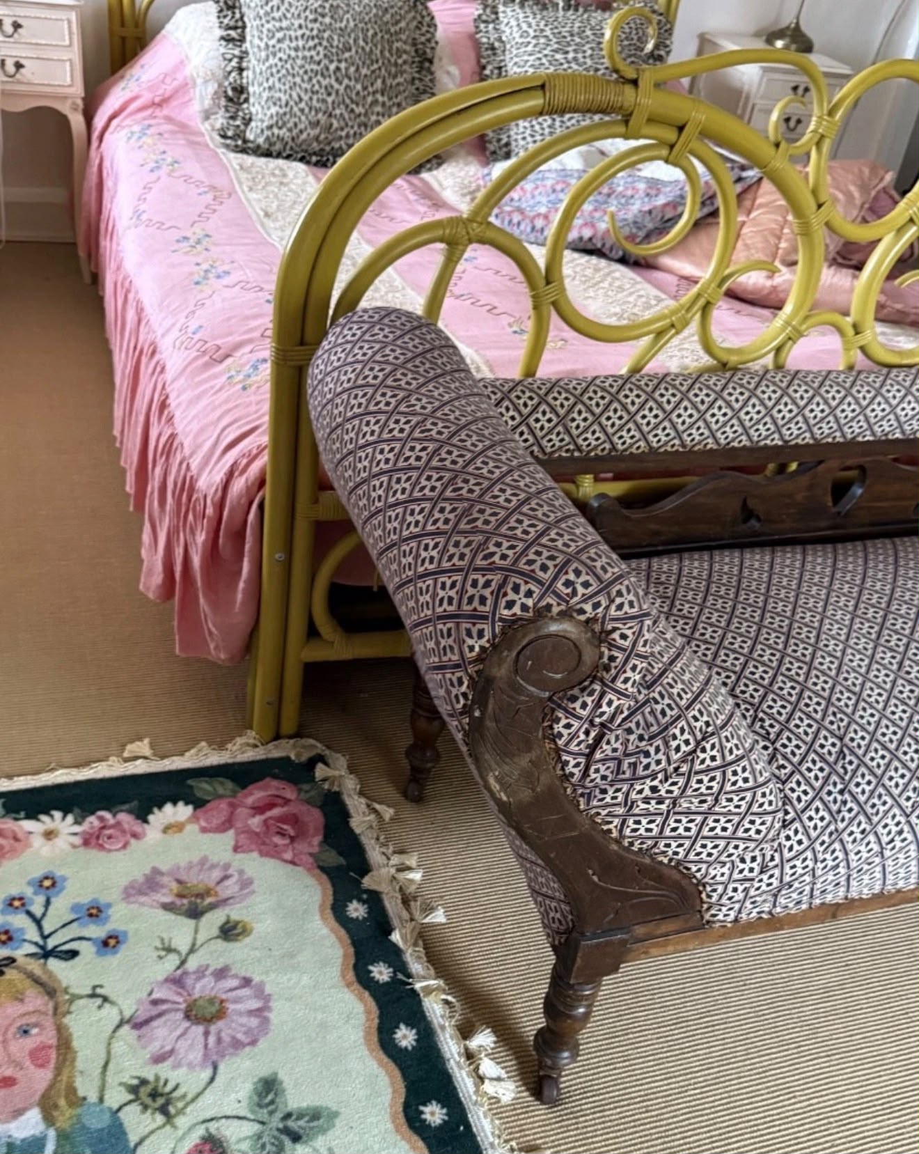 CHAISE