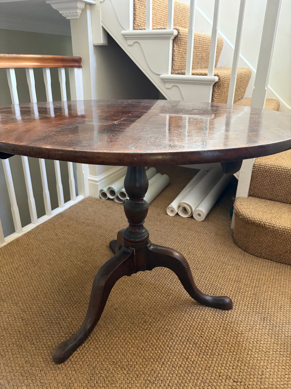 CIRCULAR TABLE