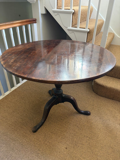 CIRCULAR TABLE