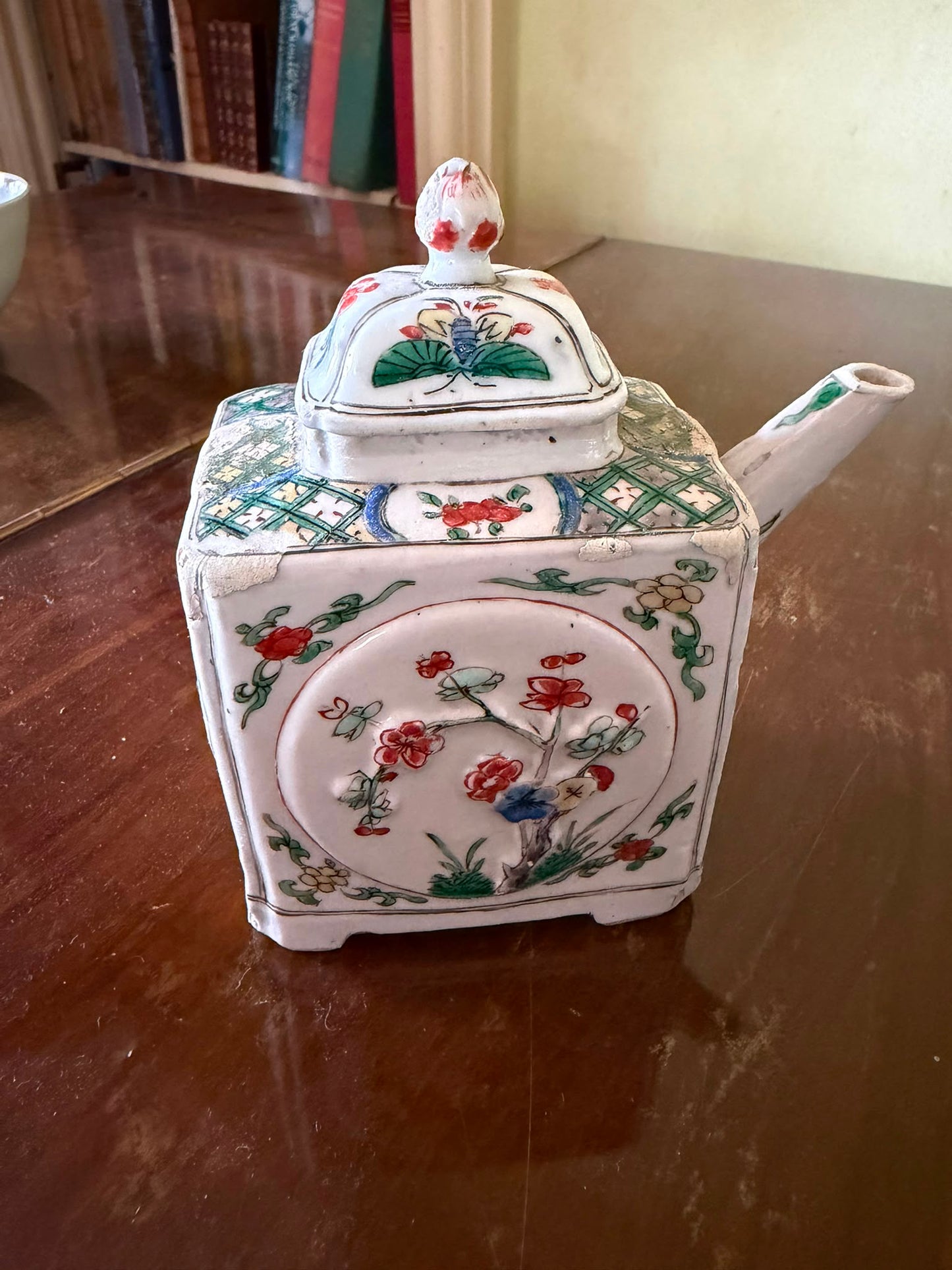 10 COLLECTABLE PIECES