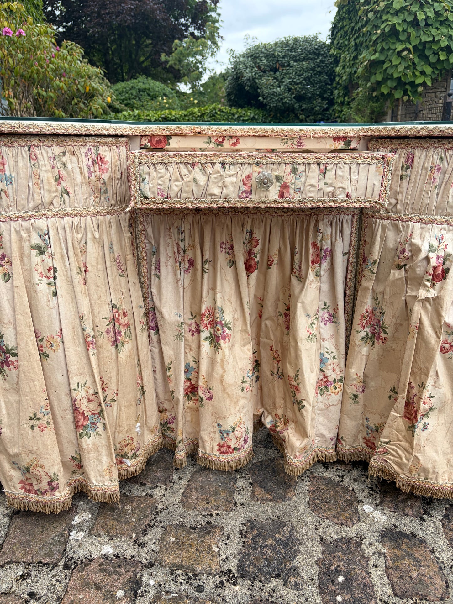 DRESSING TABLE