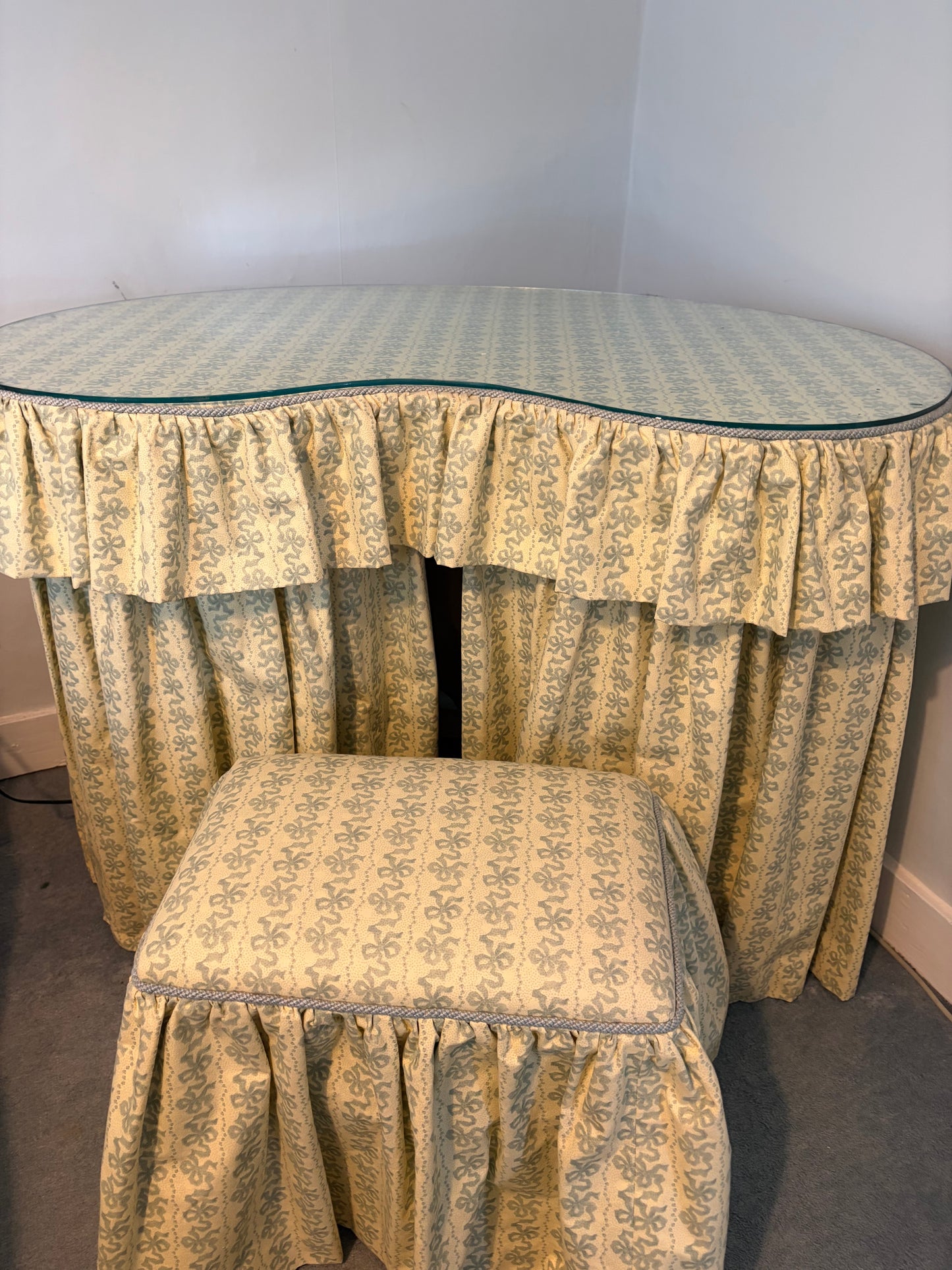 DRESSING TABLE
