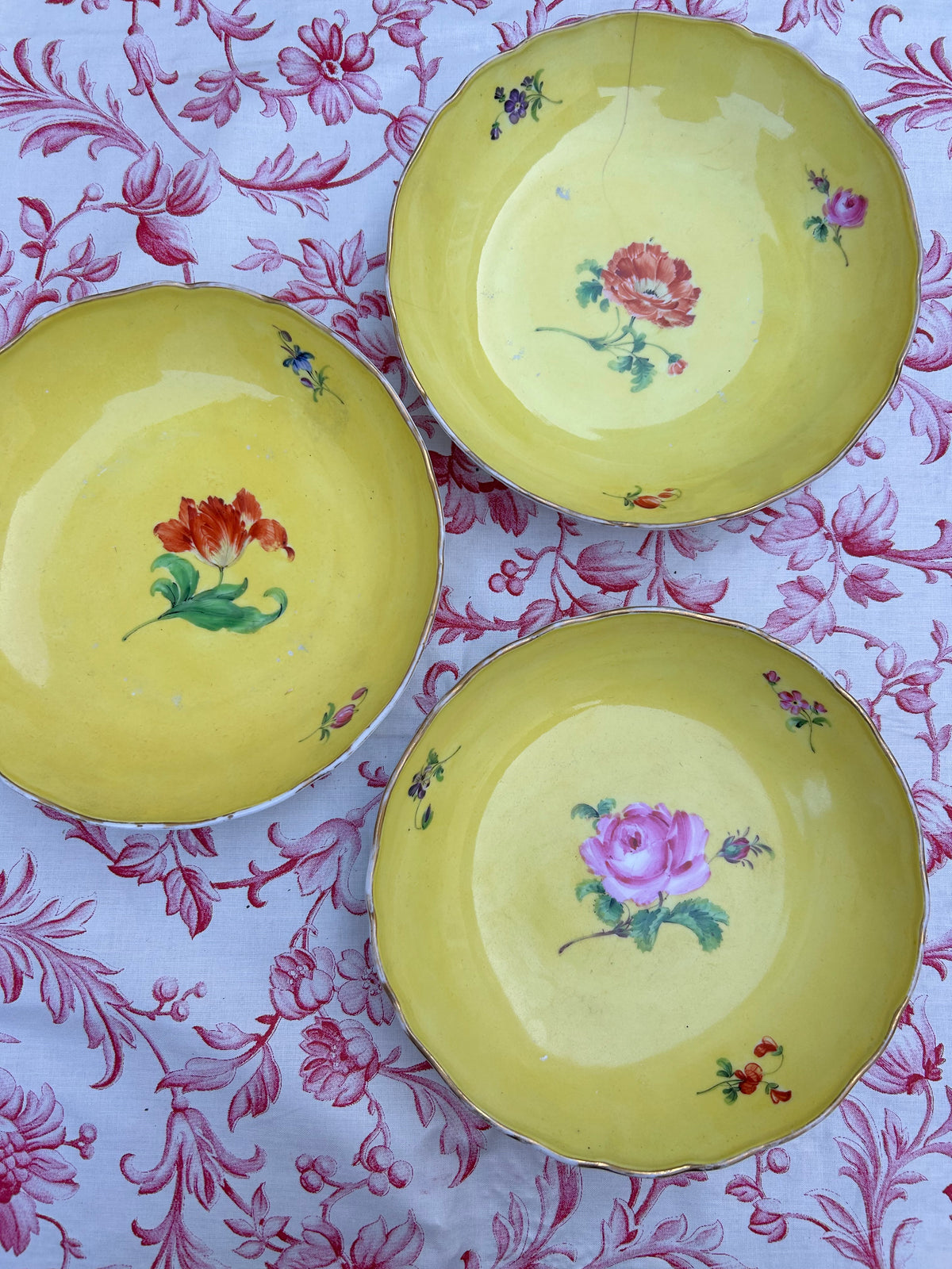 SET OF THREE PLATES