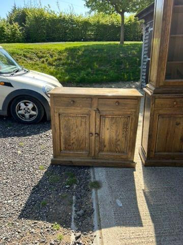 DRESSER/ CUPBOARD