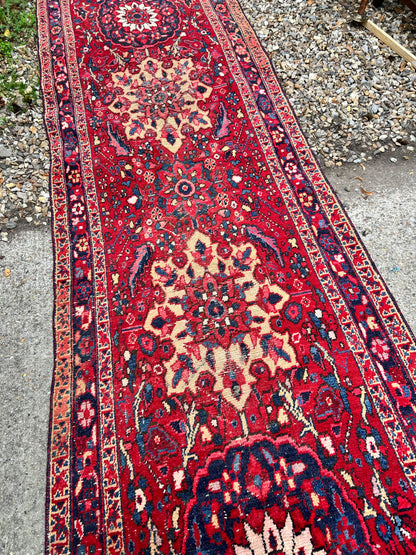 CARPET RUNNER
