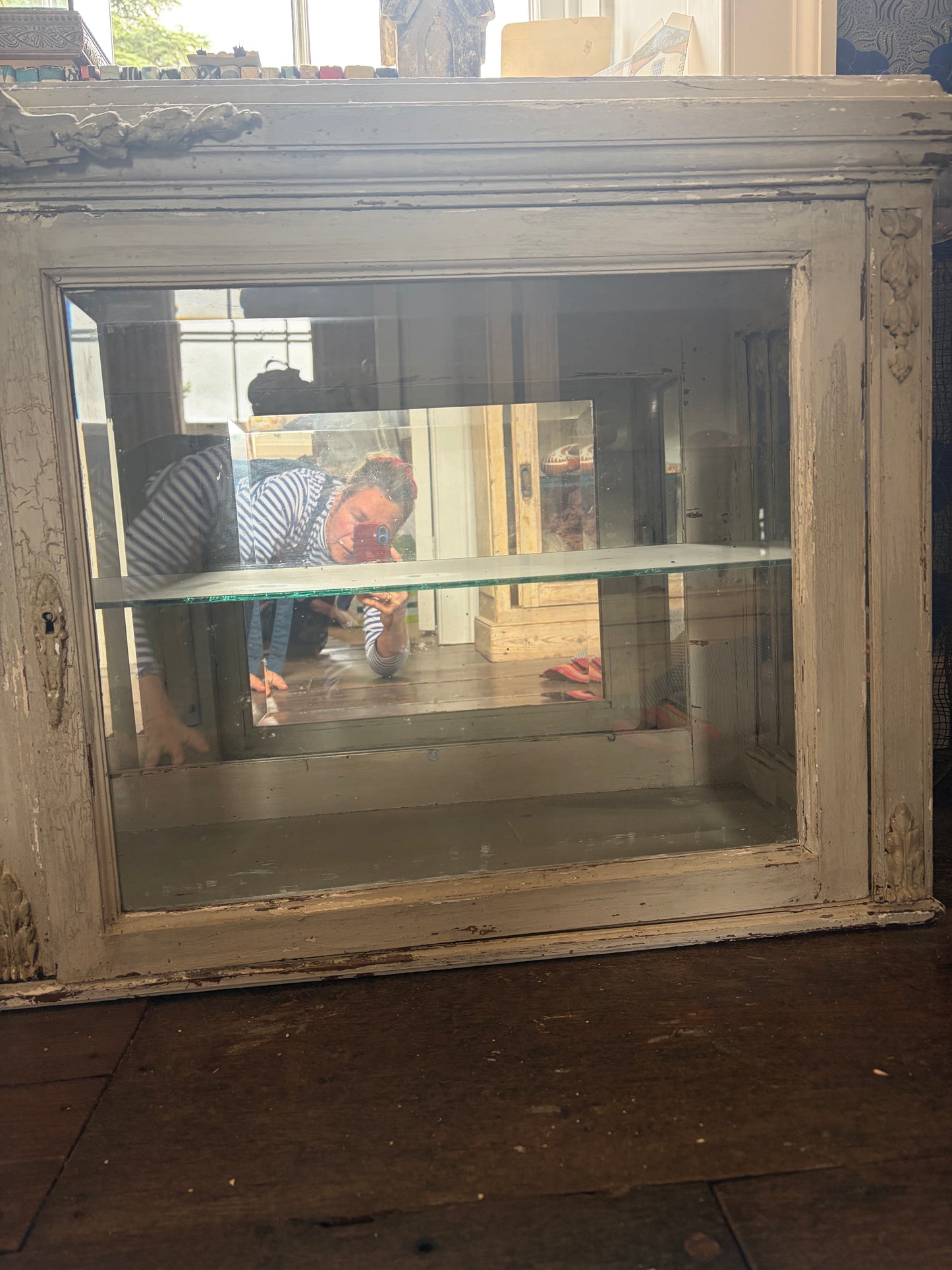 GLAZED CABINET - LARGE