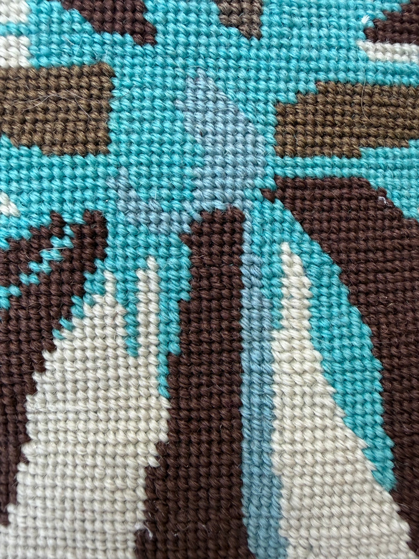BOW CUSHION