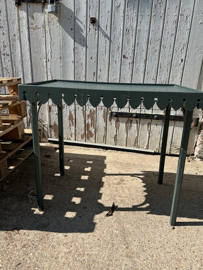 FOLDING TABLE