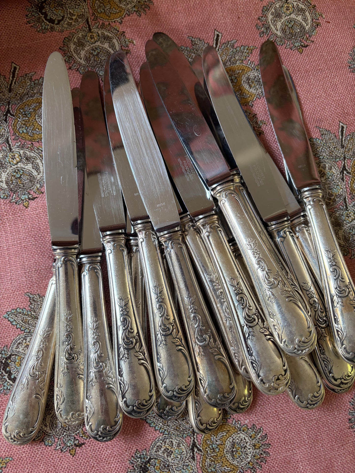 21 KNIVES