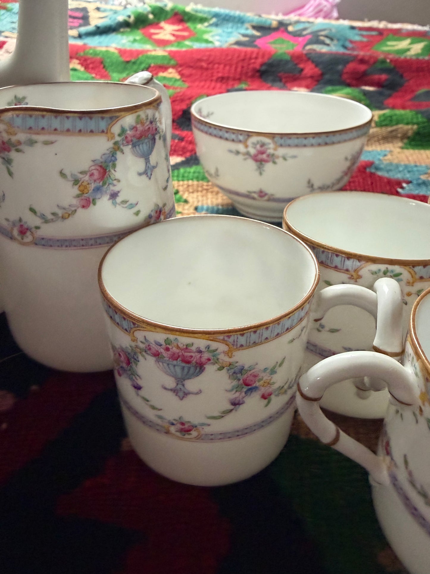 PORCELAIN SET