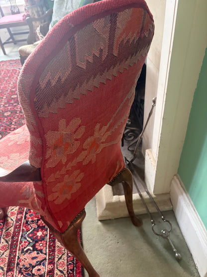 ANTIQUE CHAIR