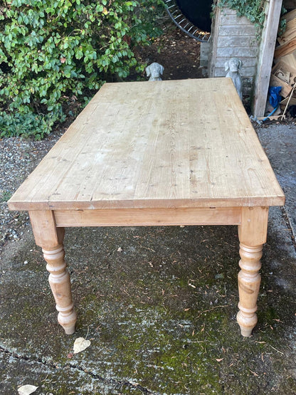 PINE TABLE