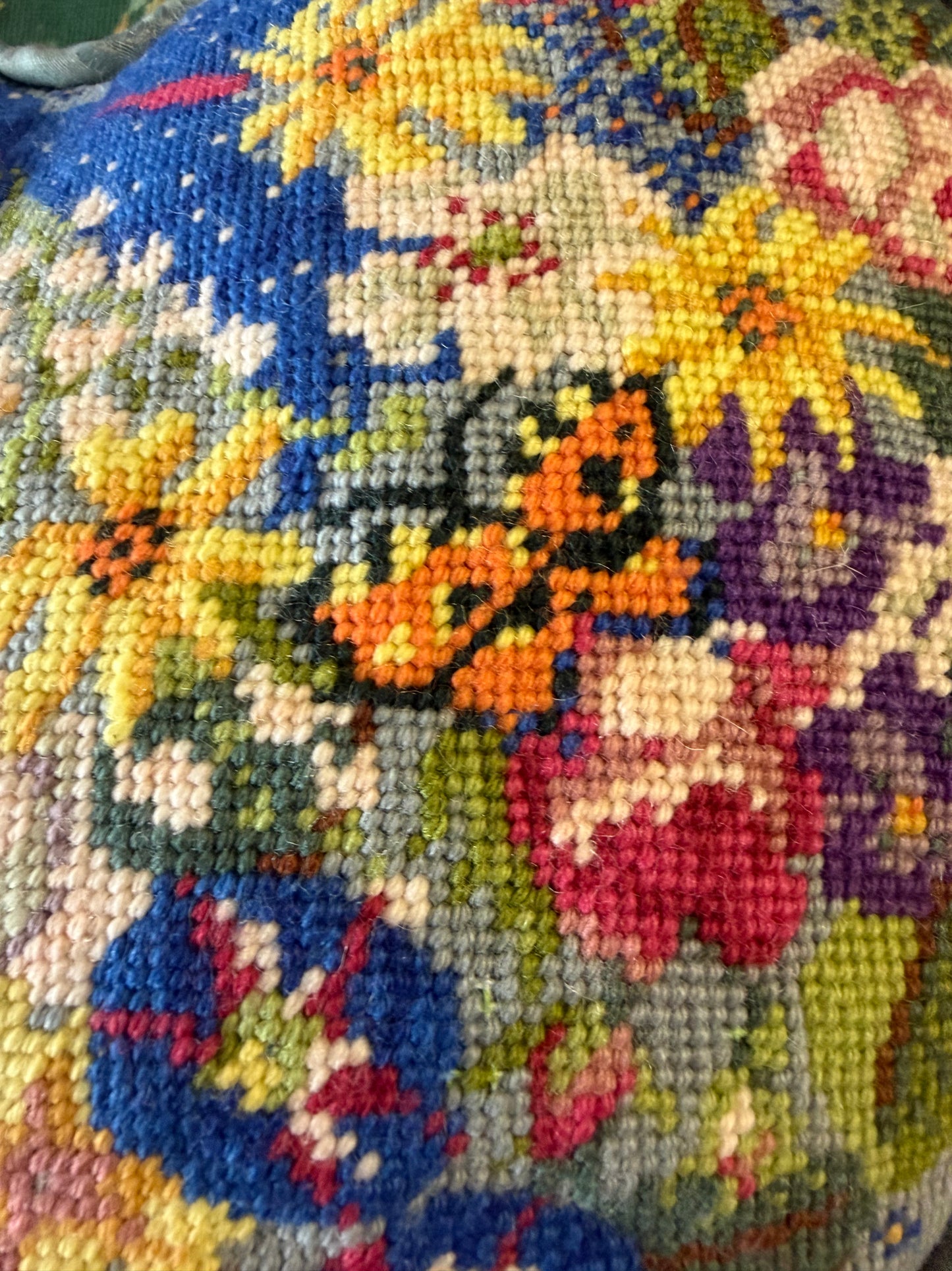 CUSHION