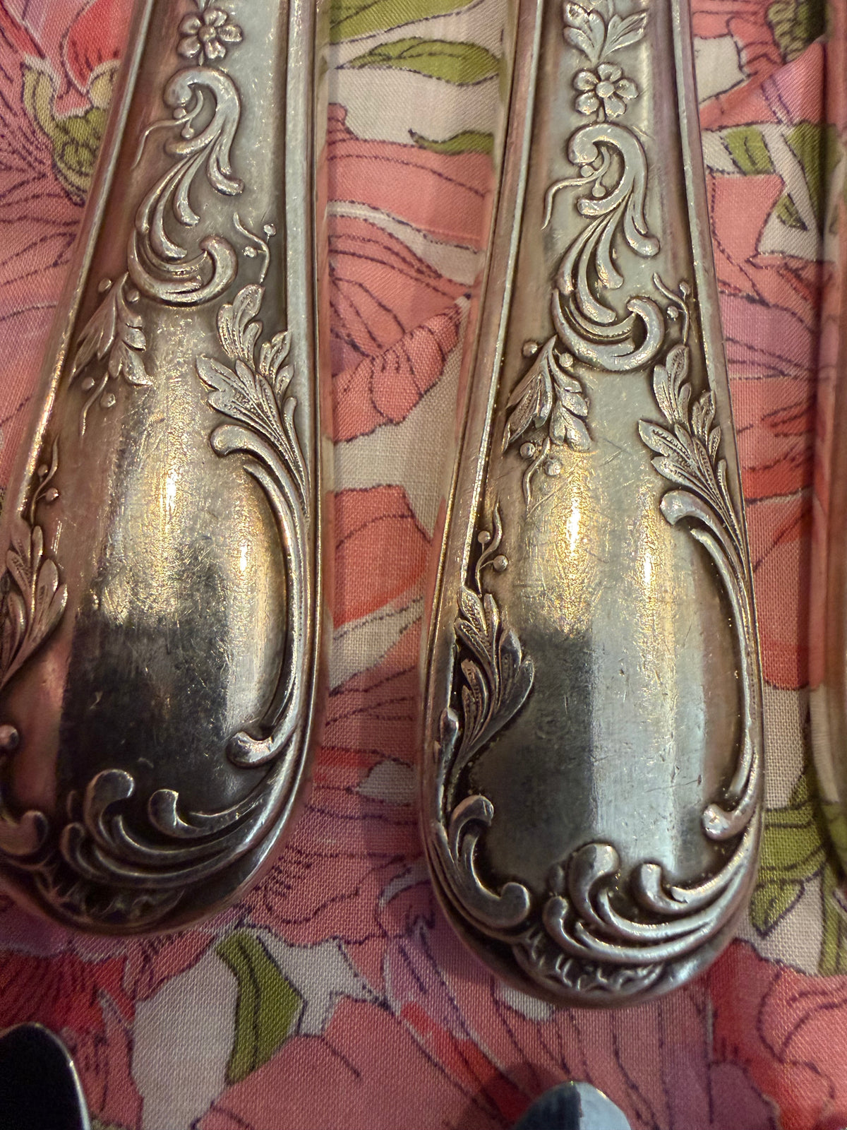 DINNER KNIVES