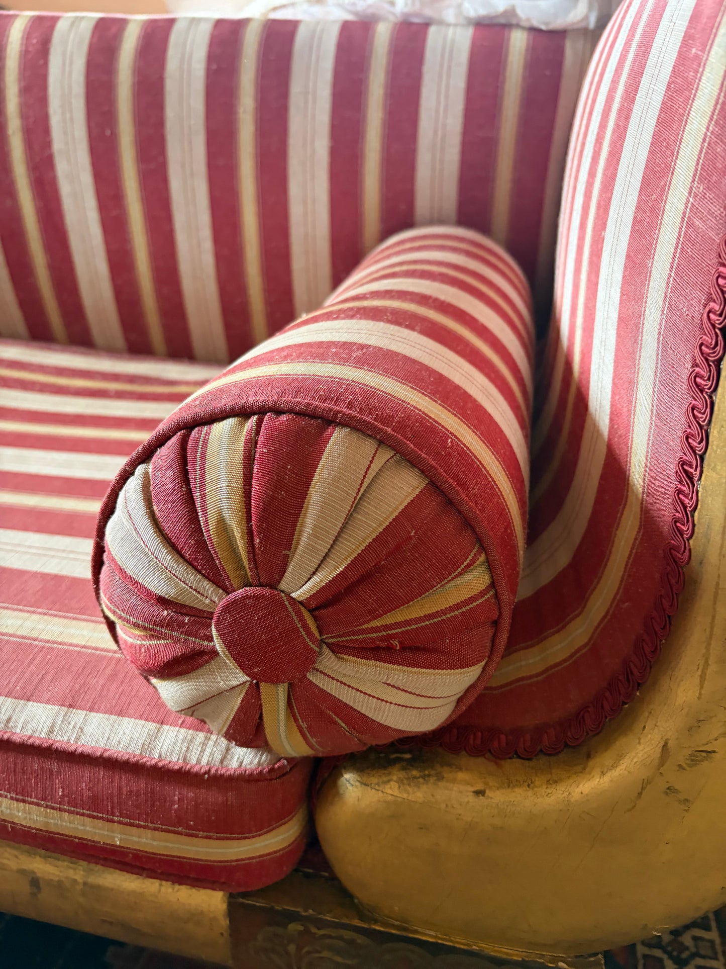 CHAISE
