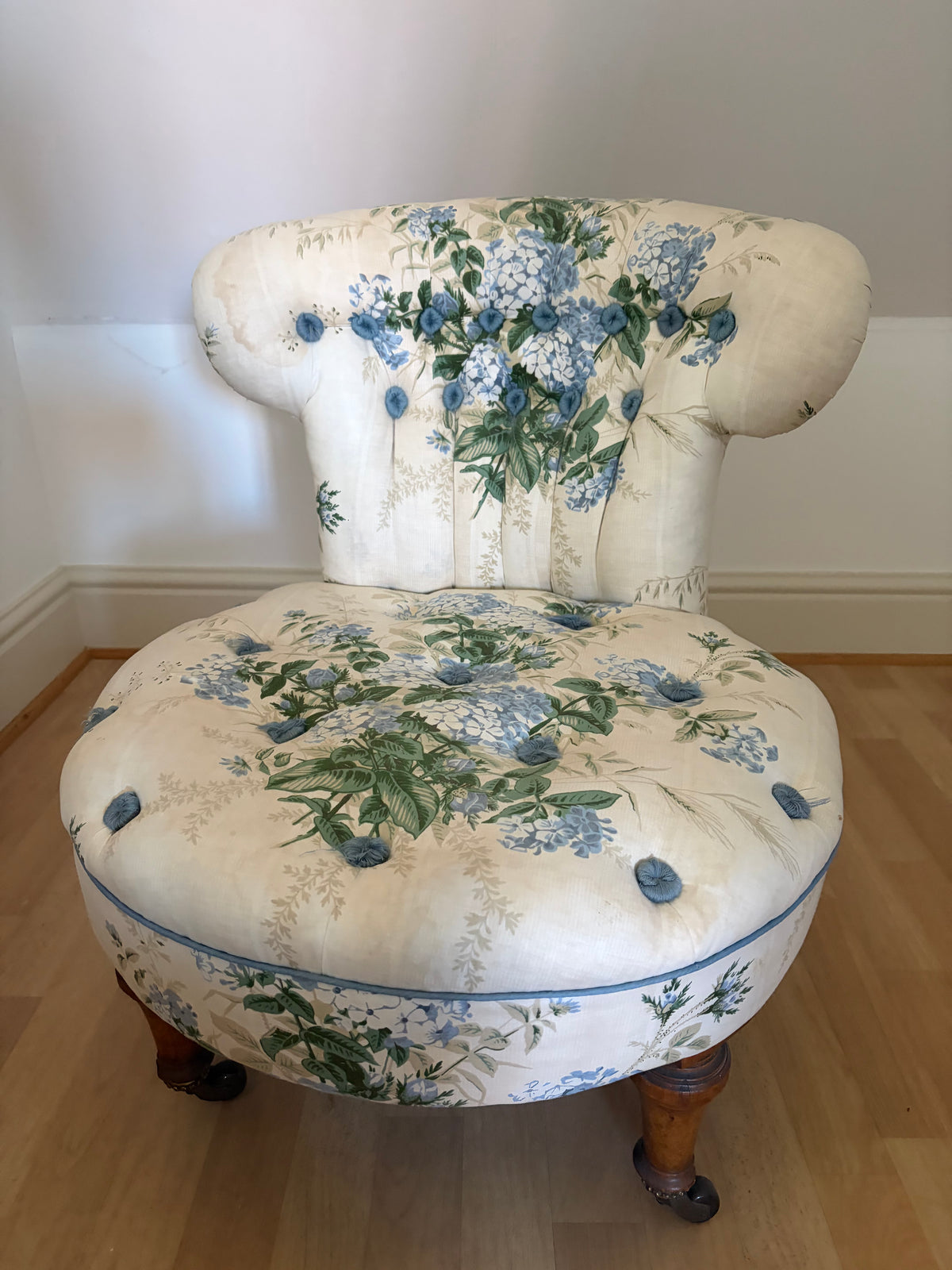 SMALL VICTORIAN CHAIR