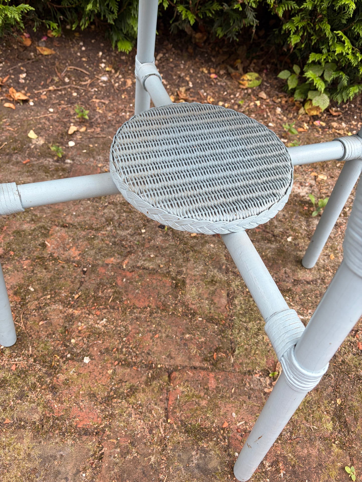 LLOYD LOOM GARDEN TABLE