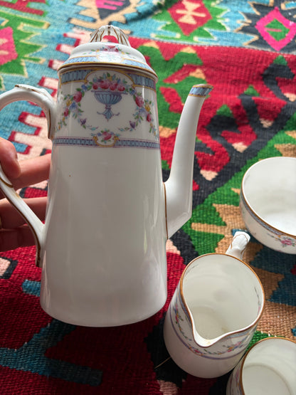 PORCELAIN SET