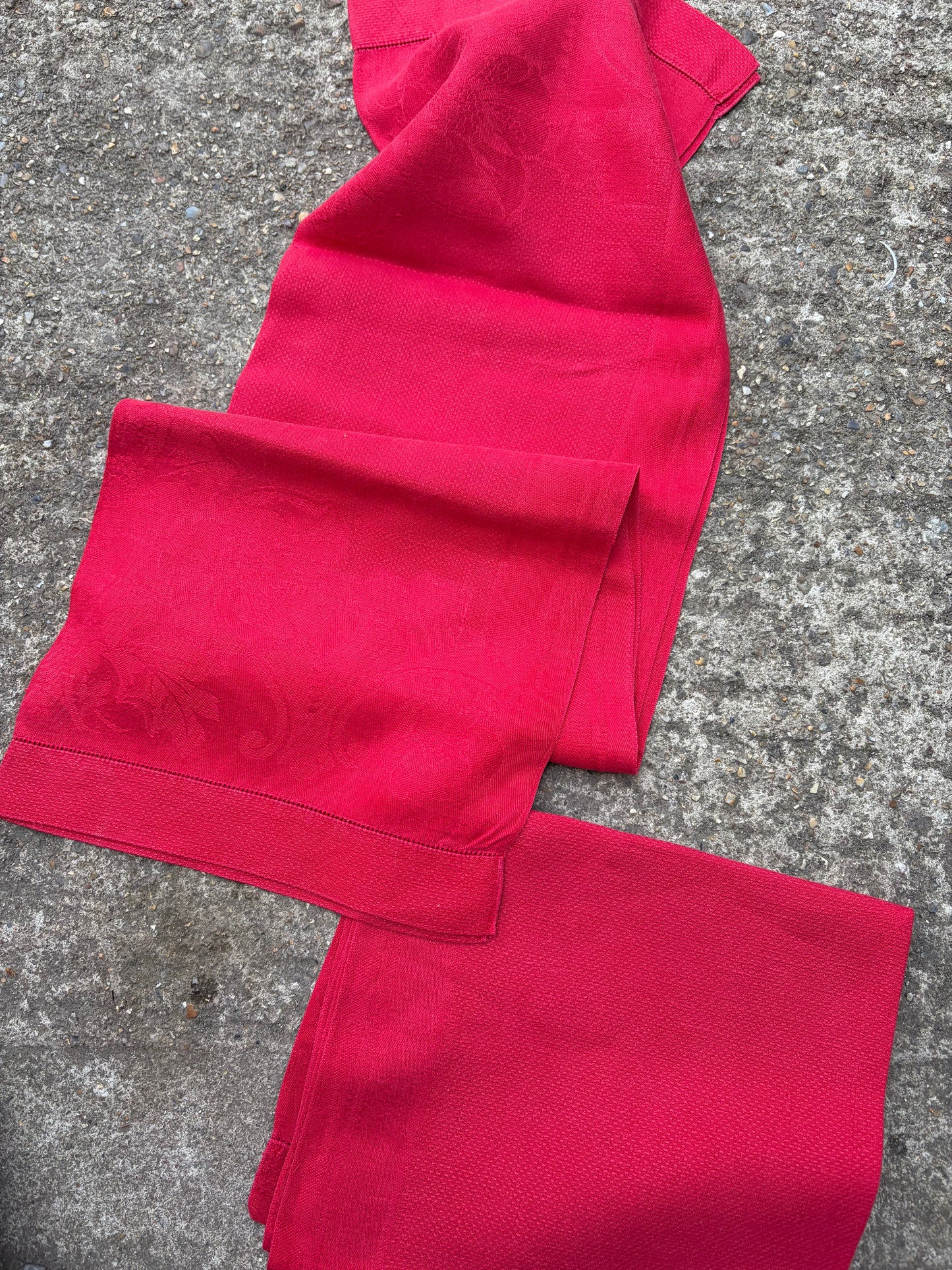 LINEN HAND TOWELS