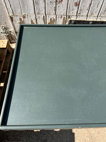 FOLDING TABLE