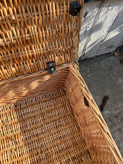 WICKER BASKET