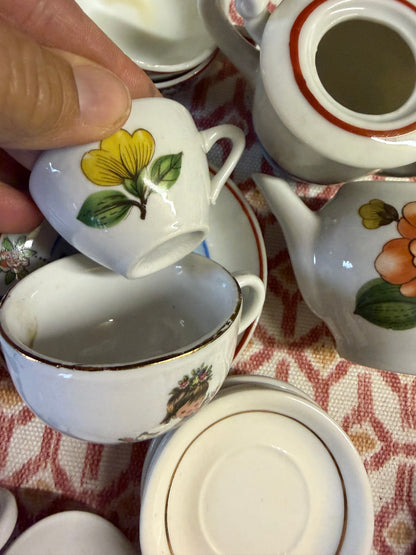 DOLLY TEA SET