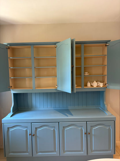 DRESSER