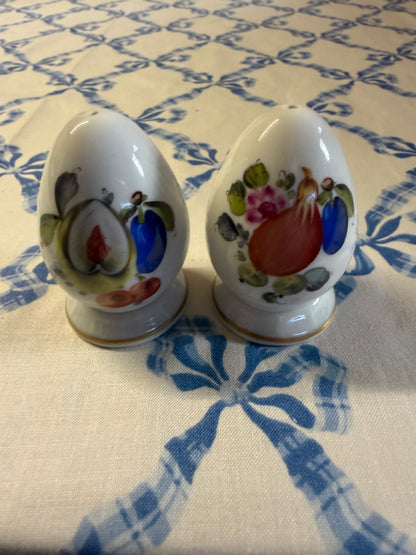 SALT AND PEPPER SHAKER
