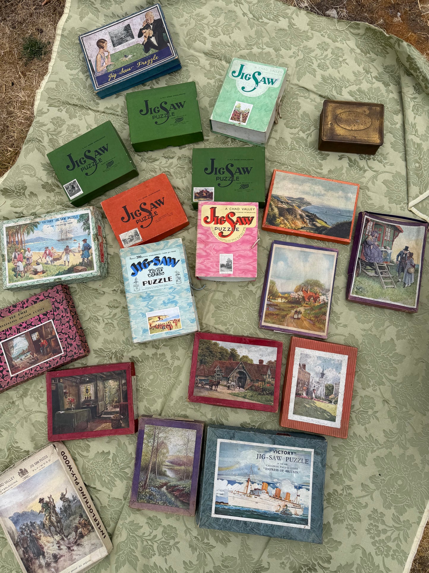 JIGSAW PUZZLES
