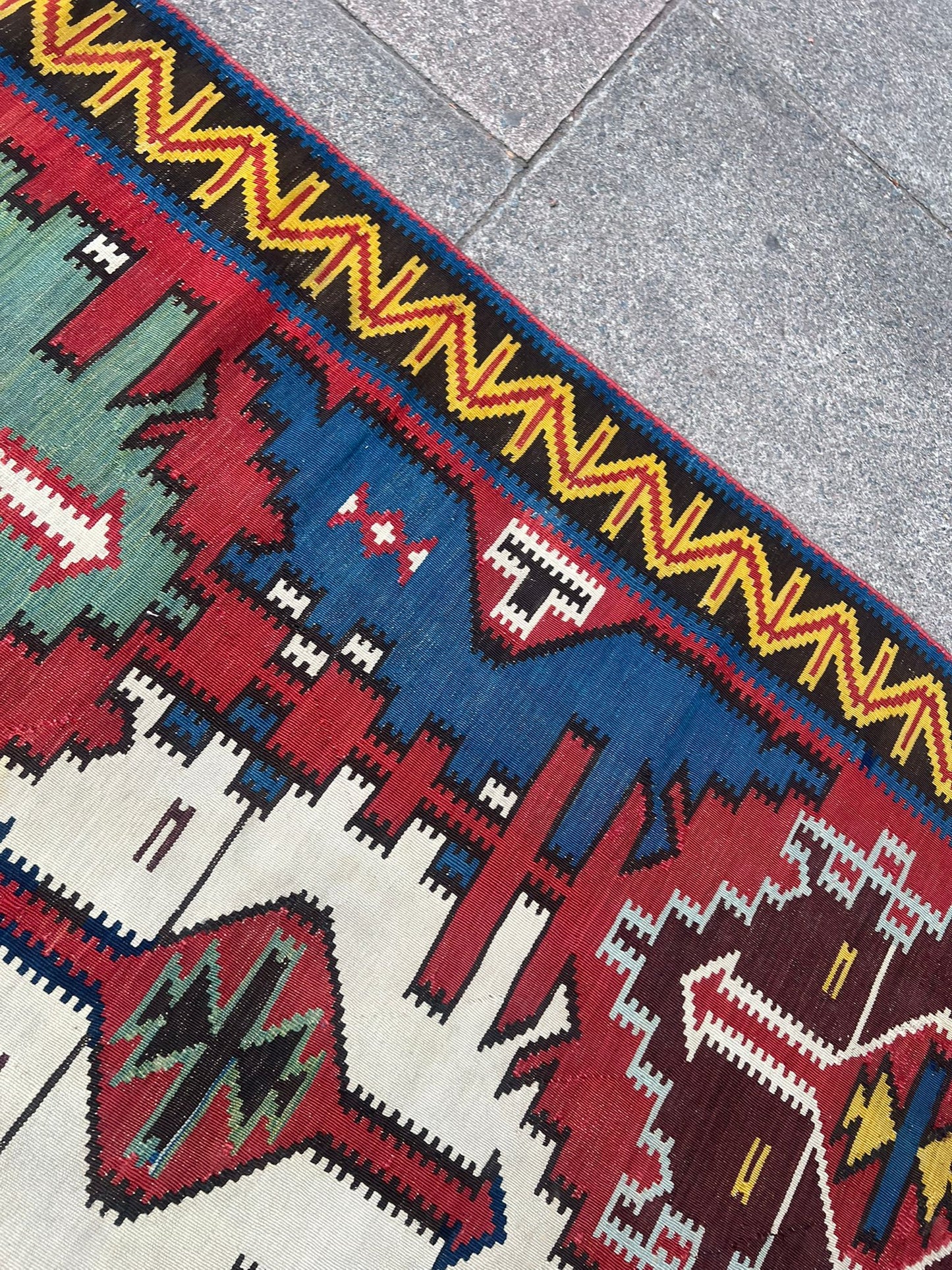 ANTIQUE KILIM