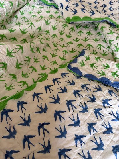 BLUE SWALLOW QUILT KING