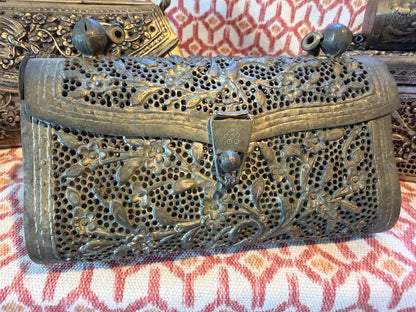 METAL CLUTCH BAGS