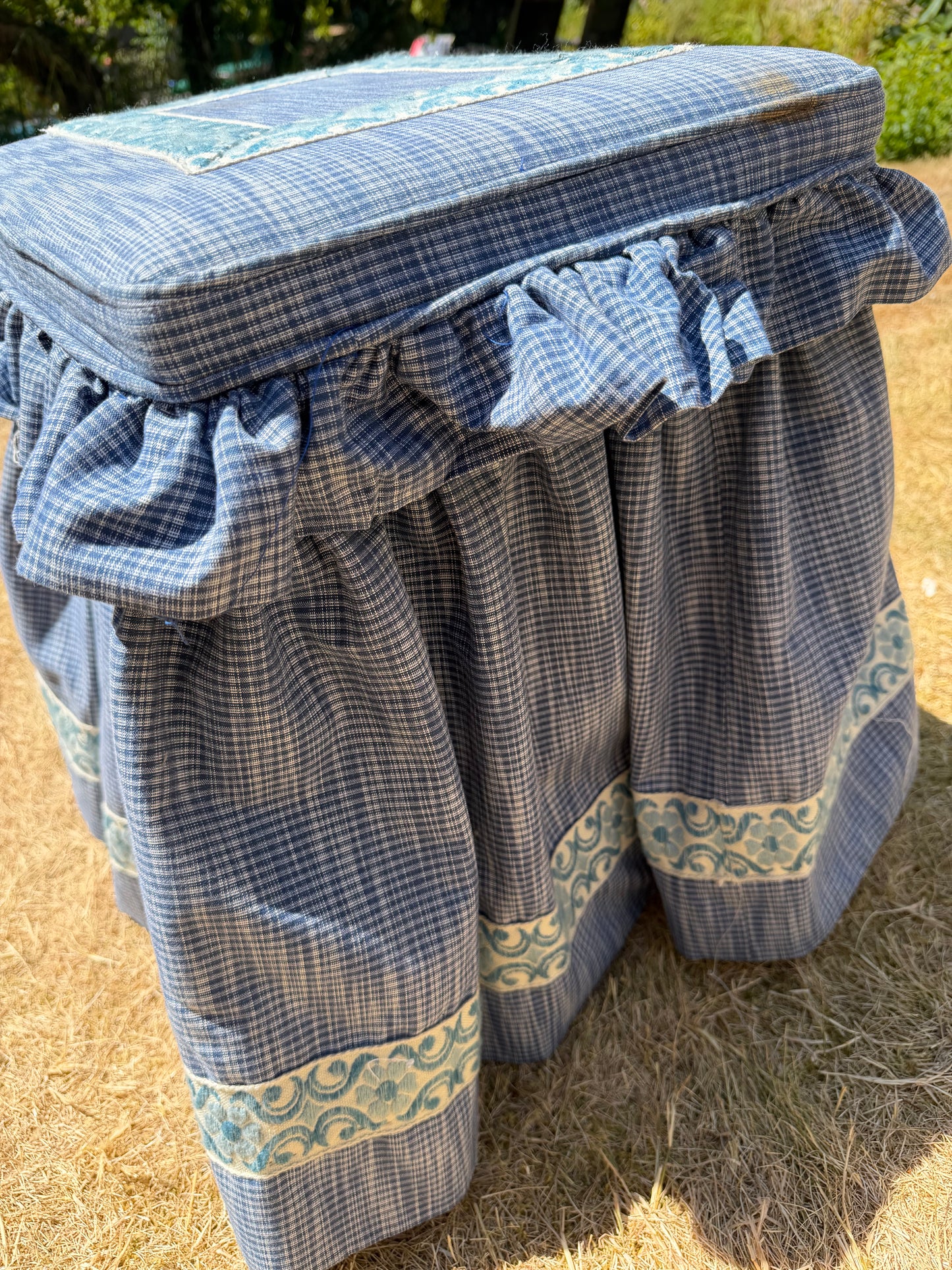 STOOL WITH STORAGE