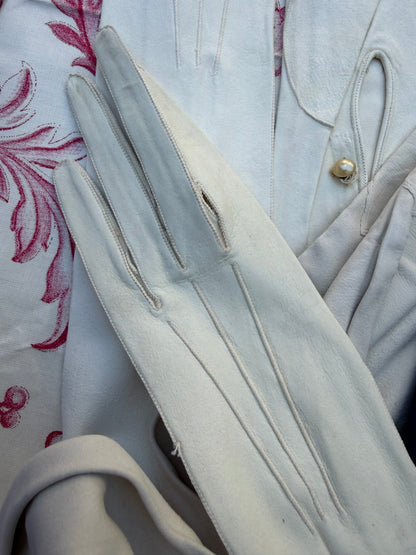 ANTIQUE GLOVES