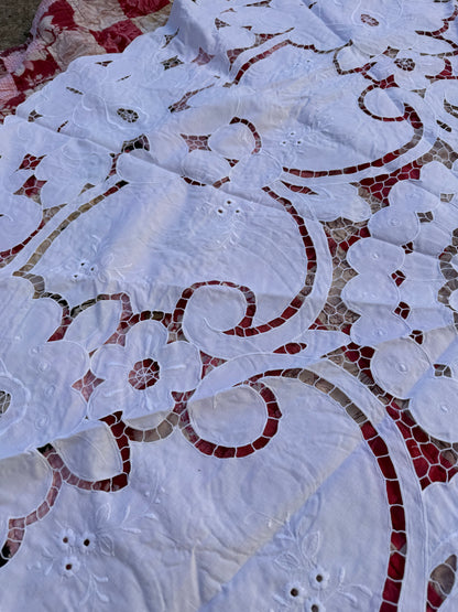 ROUND TABLECLOTH