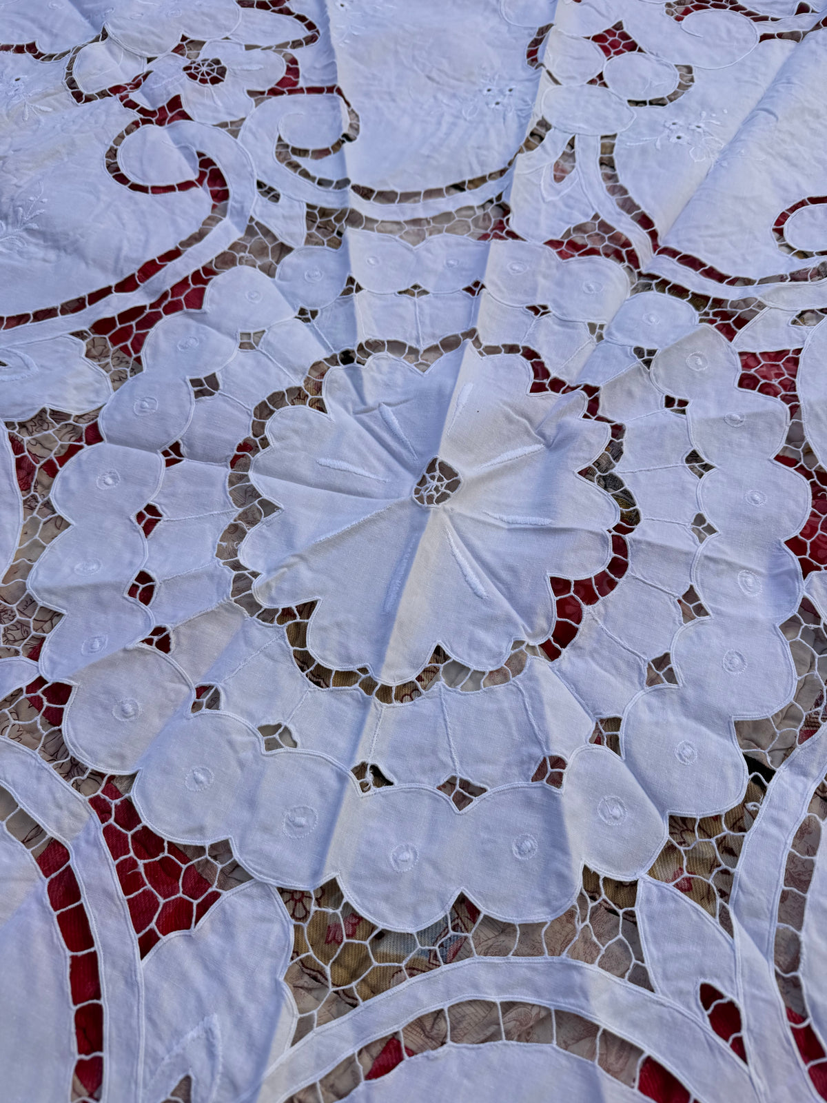 ROUND TABLECLOTH