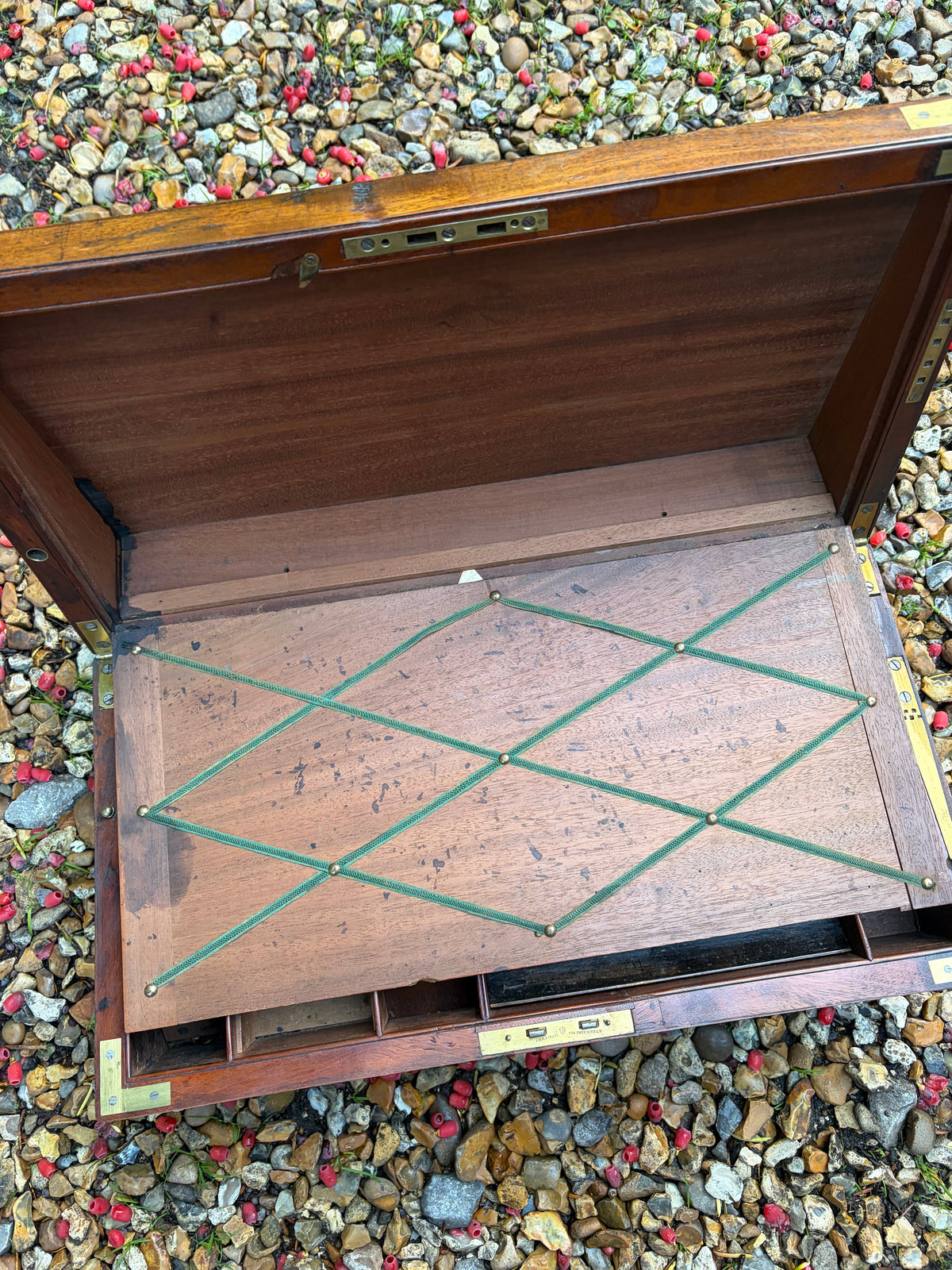 TRAVELLING DESK