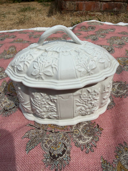 LIDDED BOX