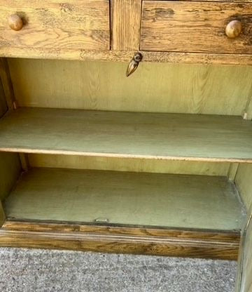 DRESSER/ CUPBOARD